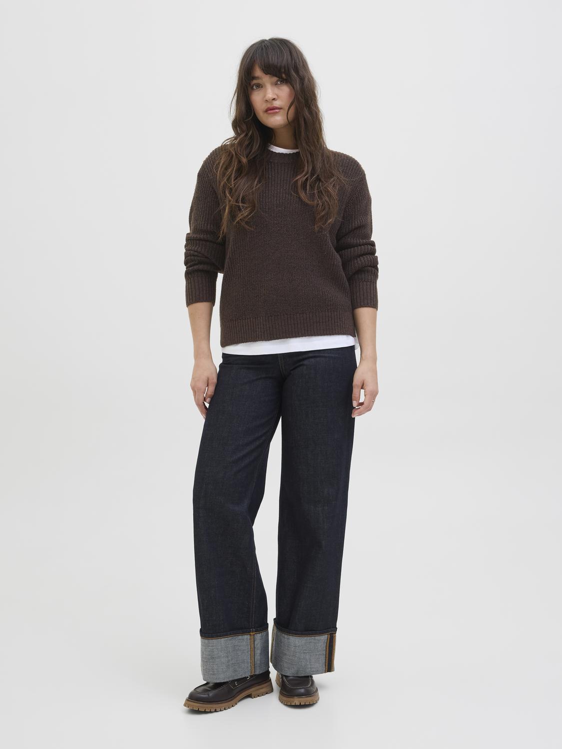model_shot-front_full